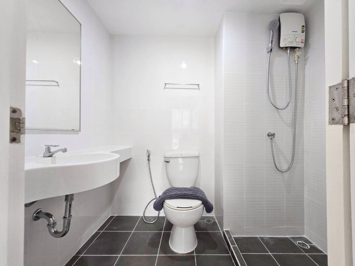 For SaleCondoKaset Nawamin,Ladplakao : ✨️ Anyone who wants to have a condo near the train without having to win.