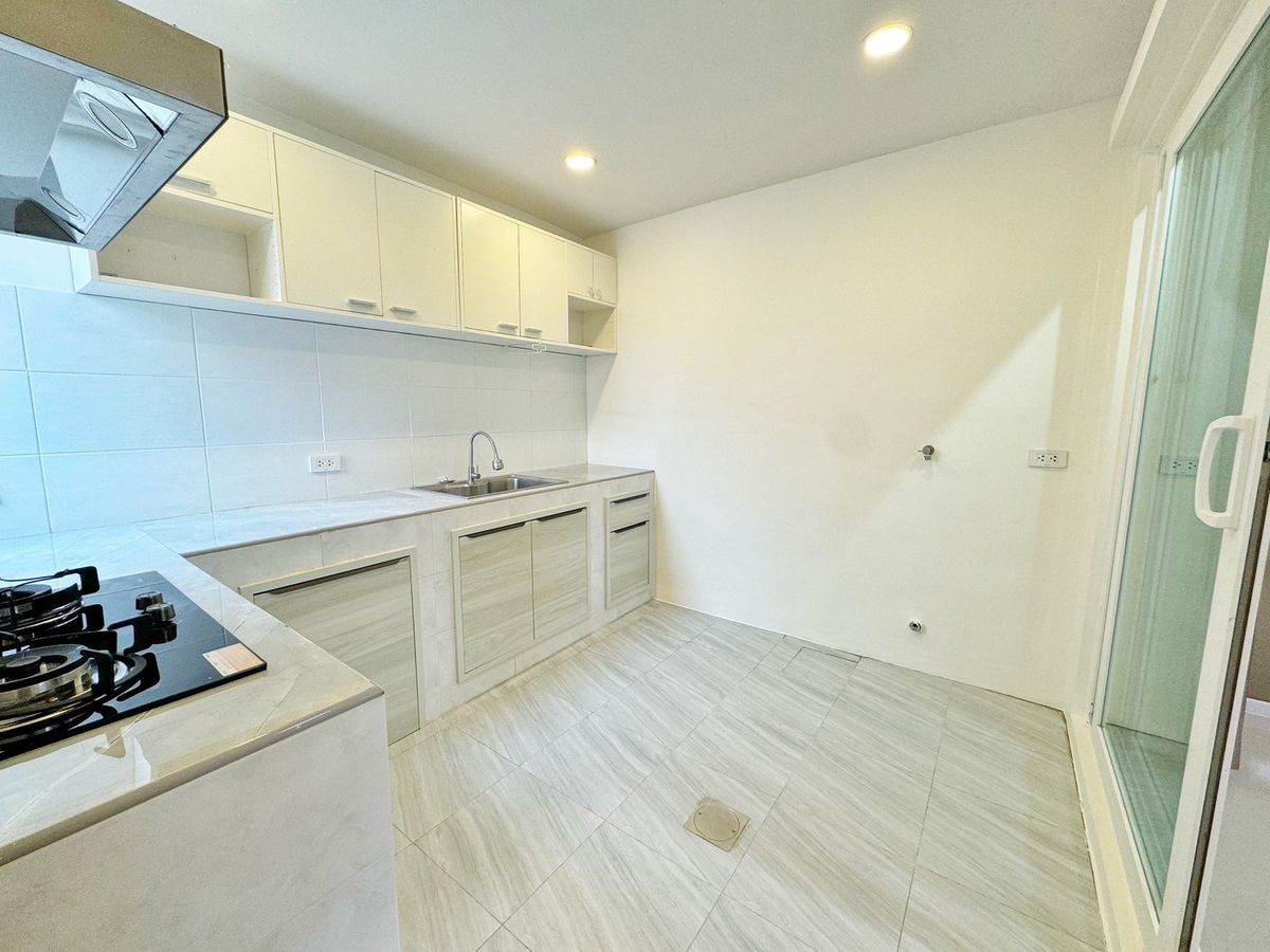 ขายทาวน์โฮมลาดกระบัง สุวรรณภูมิ : บ้านกลางเมือง สวนหลวง / 3 ห้องนอน (ขาย), Baan Klang Muang Suanluang / 3 Bedrooms (FOR SALE) FON064