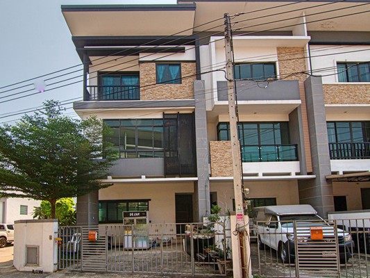 For SaleTownhomePathum Thani,Rangsit, Thammasat : For sale: 3-storey townhouse, 2 units, Living Residence Rangsit Ratchaphruek, 412 sqm, 49 sqw, 6BR, near Bang Phun Express, BTS Rangsit