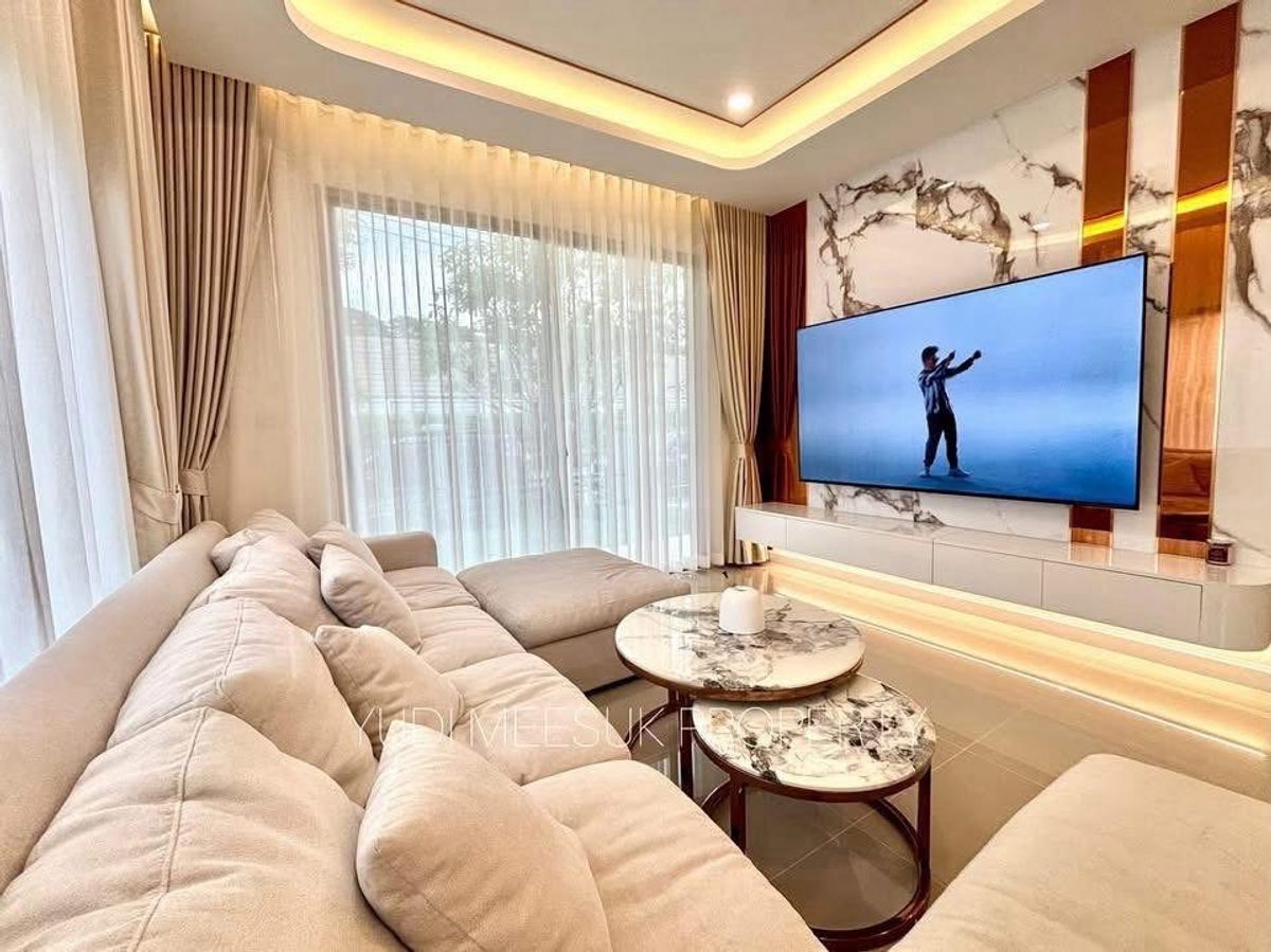 For RentHouseLadkrabang, Suwannaphum Airport : Beautiful house for sale, golden location near the airport among the mall