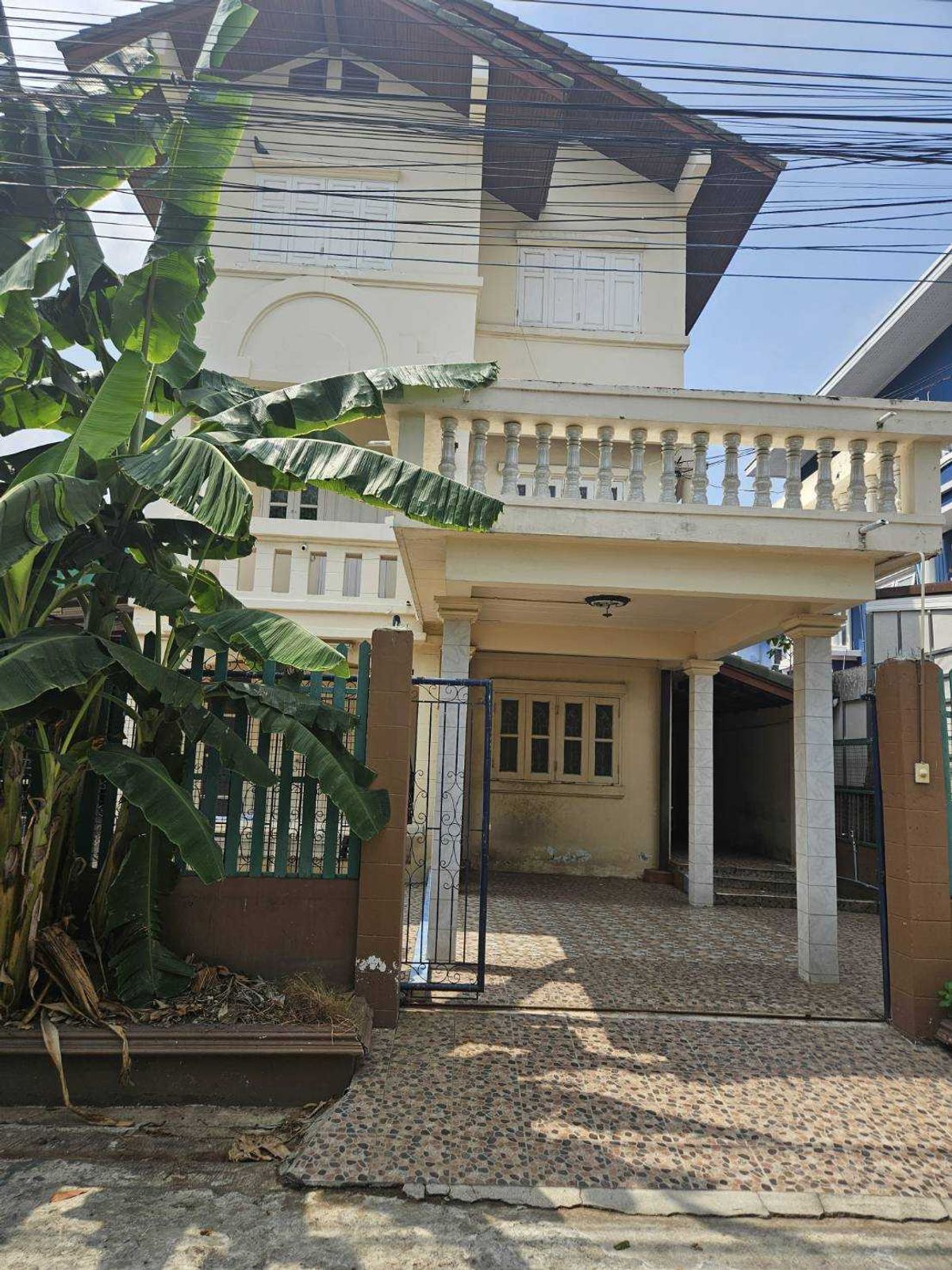 For SaleHousePathum Thani,Rangsit, Thammasat : Detached House for Sale Sinthorn Village, Rangsit-Pathum Thani 55 sq.wah Near BTS Ban Rangsit