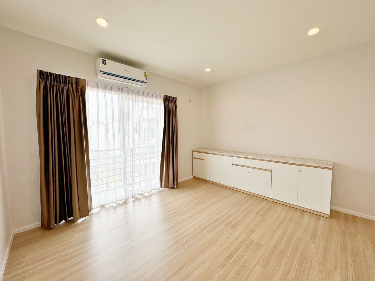 ขายทาวน์โฮมลาดกระบัง สุวรรณภูมิ : บ้านกลางเมือง สวนหลวง / 3 ห้องนอน (ขาย), Baan Klang Muang Suanluang / 3 Bedrooms (FOR SALE) FON064