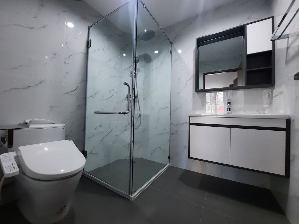 For RentSukhumvit, Asoke, Thonglor : 3 br apartment in phrom phong 150 SQM, new renovated room, luxury, near Bens garden near Emquatier 95,000