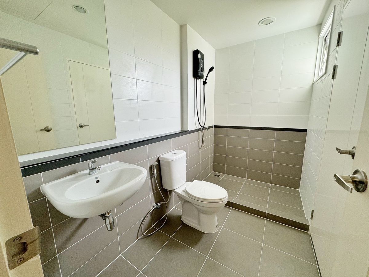 ขายทาวน์โฮมลาดกระบัง สุวรรณภูมิ : บ้านกลางเมือง สวนหลวง / 3 ห้องนอน (ขาย), Baan Klang Muang Suanluang / 3 Bedrooms (FOR SALE) FON064