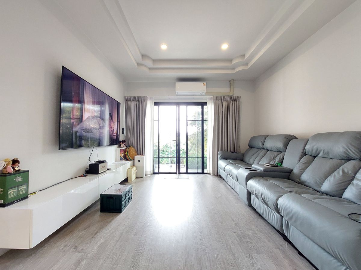 For SaleHouseBangna, Bearing, Lasalle : Large land plot of 200 square wah. With a newly renovated single-storey house, Near Mega Bangna