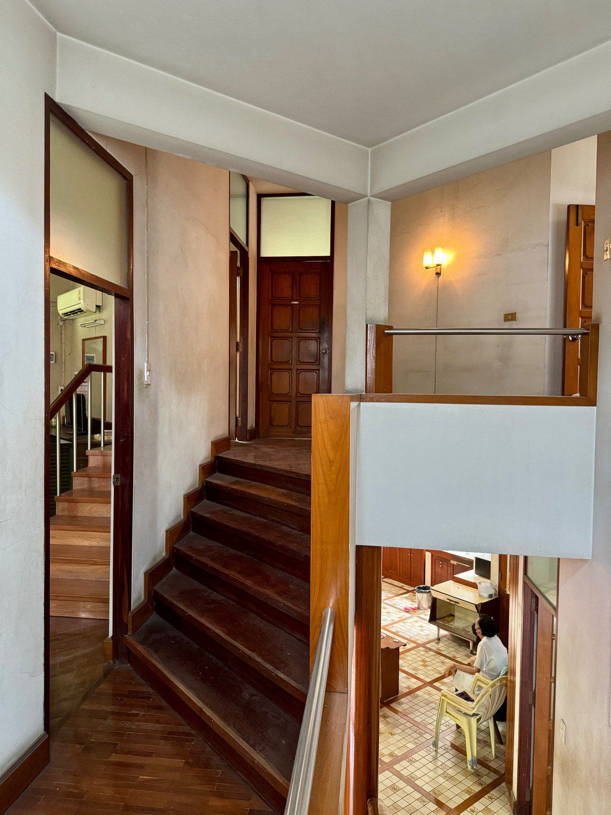 For RentHouseSukhumvit, Asoke, Thonglor : 🚆 2-Storey Detached House- Just 800 meters from BTS Thonglor, Ideal for Spa or Restaurant‼️