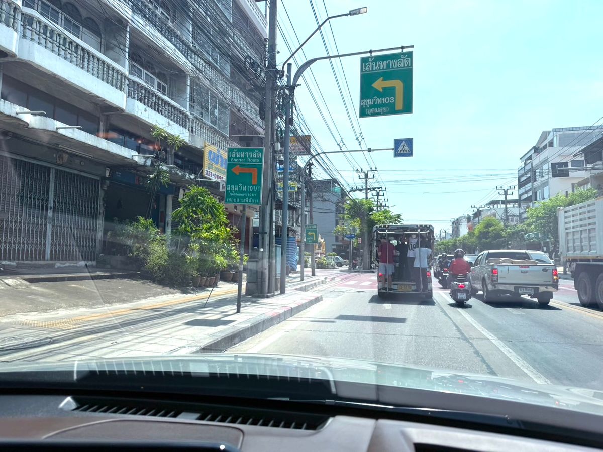 ขายที่ดินอ่อนนุช อุดมสุข : ขายที่ดินแปลงใหญ่เกือบไร่! อ่อนนุช 44 ใกล้รถไฟฟ้าสายสีเหลืองเพียง 450 เมตร ราคาดีเยี่ยม เหมาะลงทุนและสร้างบ้านในเมือง