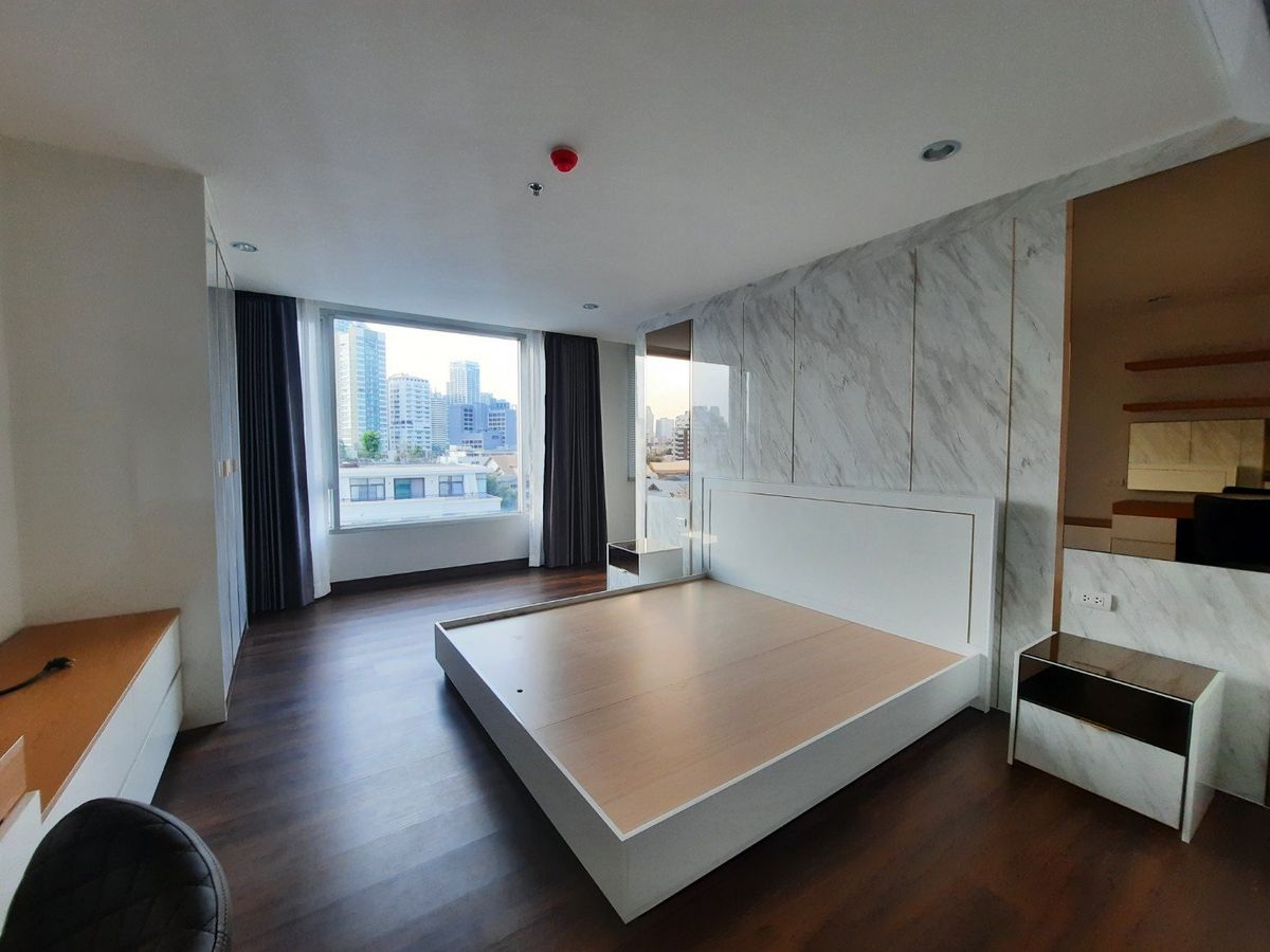 For RentSukhumvit, Asoke, Thonglor : 3 br apartment in phrom phong 150 SQM, new renovated room, luxury, near Bens garden near Emquatier 95,000
