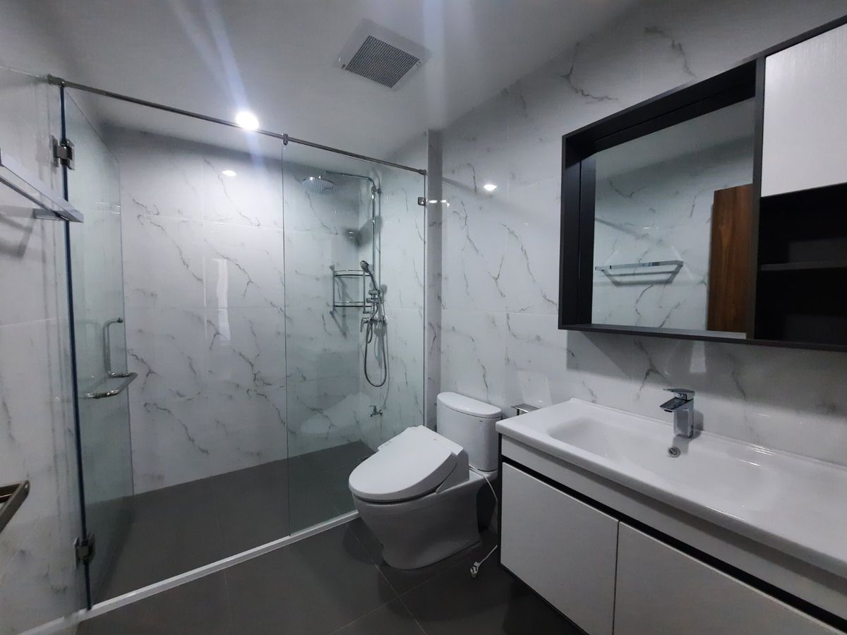 For RentSukhumvit, Asoke, Thonglor : 3 br apartment in phrom phong 150 SQM, new renovated room, luxury, near Bens garden near Emquatier 95,000