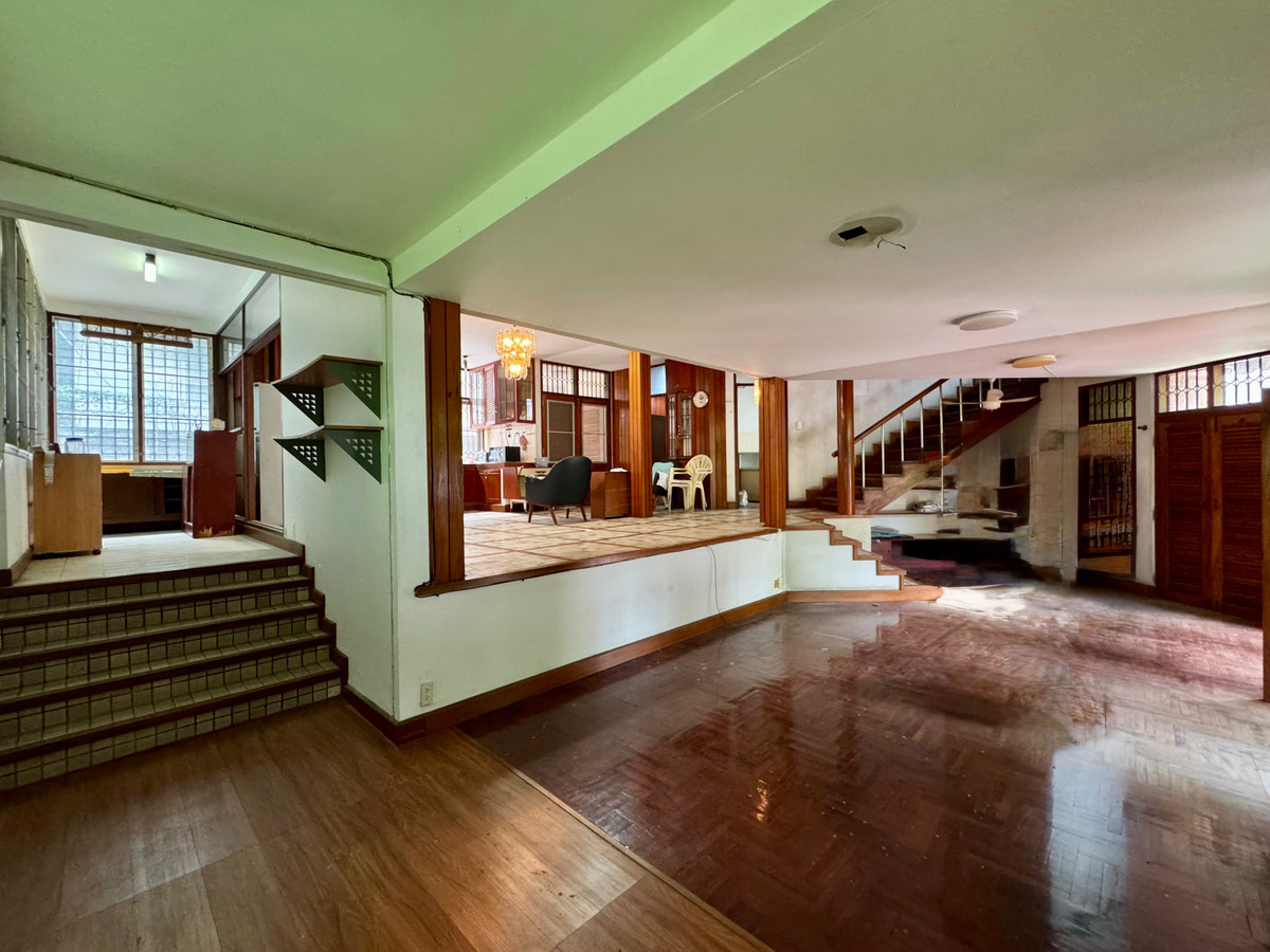 For RentHouseSukhumvit, Asoke, Thonglor : 🚆 2-Storey Detached House- Just 800 meters from BTS Thonglor, Ideal for Spa or Restaurant‼️