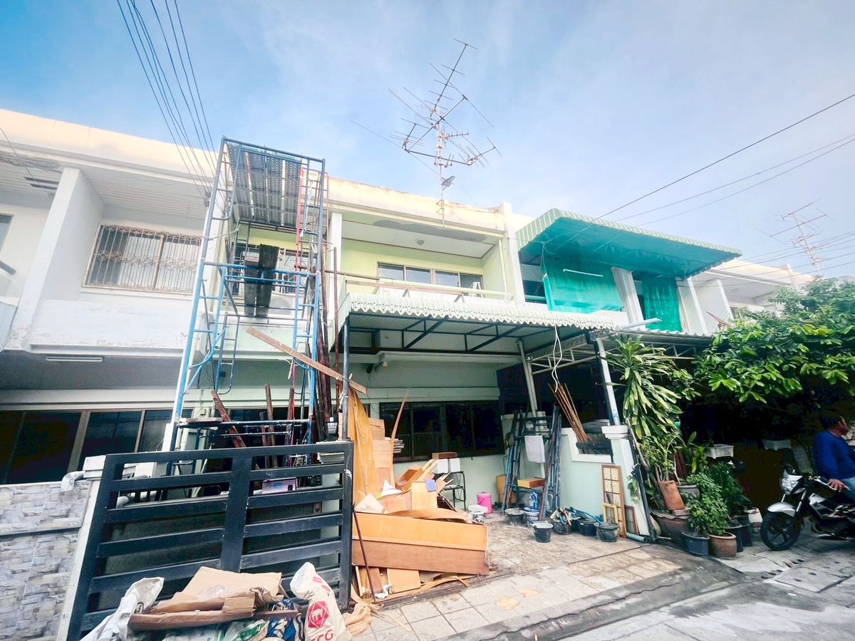 For RentTownhomeRatchadapisek, Huaikwang, Suttisan : HK0497♛ 3 bedroom townhouse for rent ⚝ Sutthisan ♜MRT Sutthisan ∞099-5919653,065-9423251▚Line@surreside