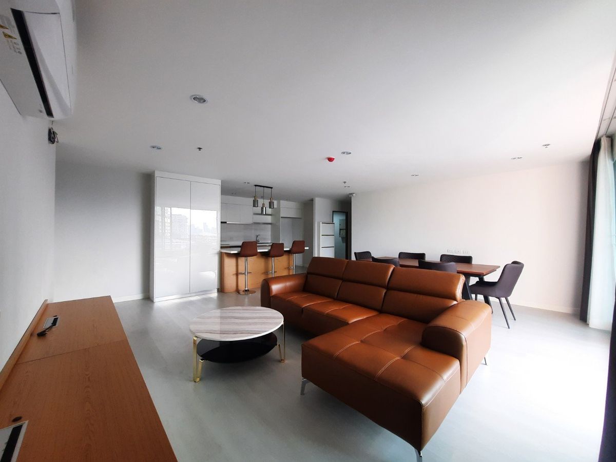 For RentSukhumvit, Asoke, Thonglor : 3 br apartment in phrom phong 150 SQM, new renovated room, luxury, near Bens garden near Emquatier 95,000
