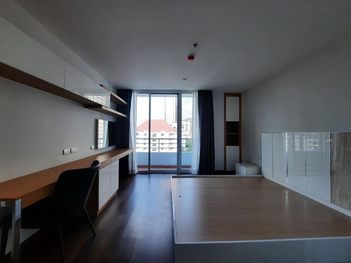 For RentSukhumvit, Asoke, Thonglor : 3 br apartment in phrom phong 150 SQM, new renovated room, luxury, near Bens garden near Emquatier 95,000