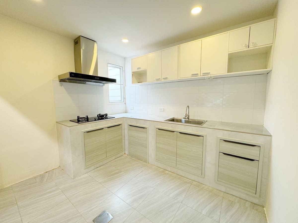 ขายทาวน์โฮมลาดกระบัง สุวรรณภูมิ : บ้านกลางเมือง สวนหลวง / 3 ห้องนอน (ขาย), Baan Klang Muang Suanluang / 3 Bedrooms (FOR SALE) FON064