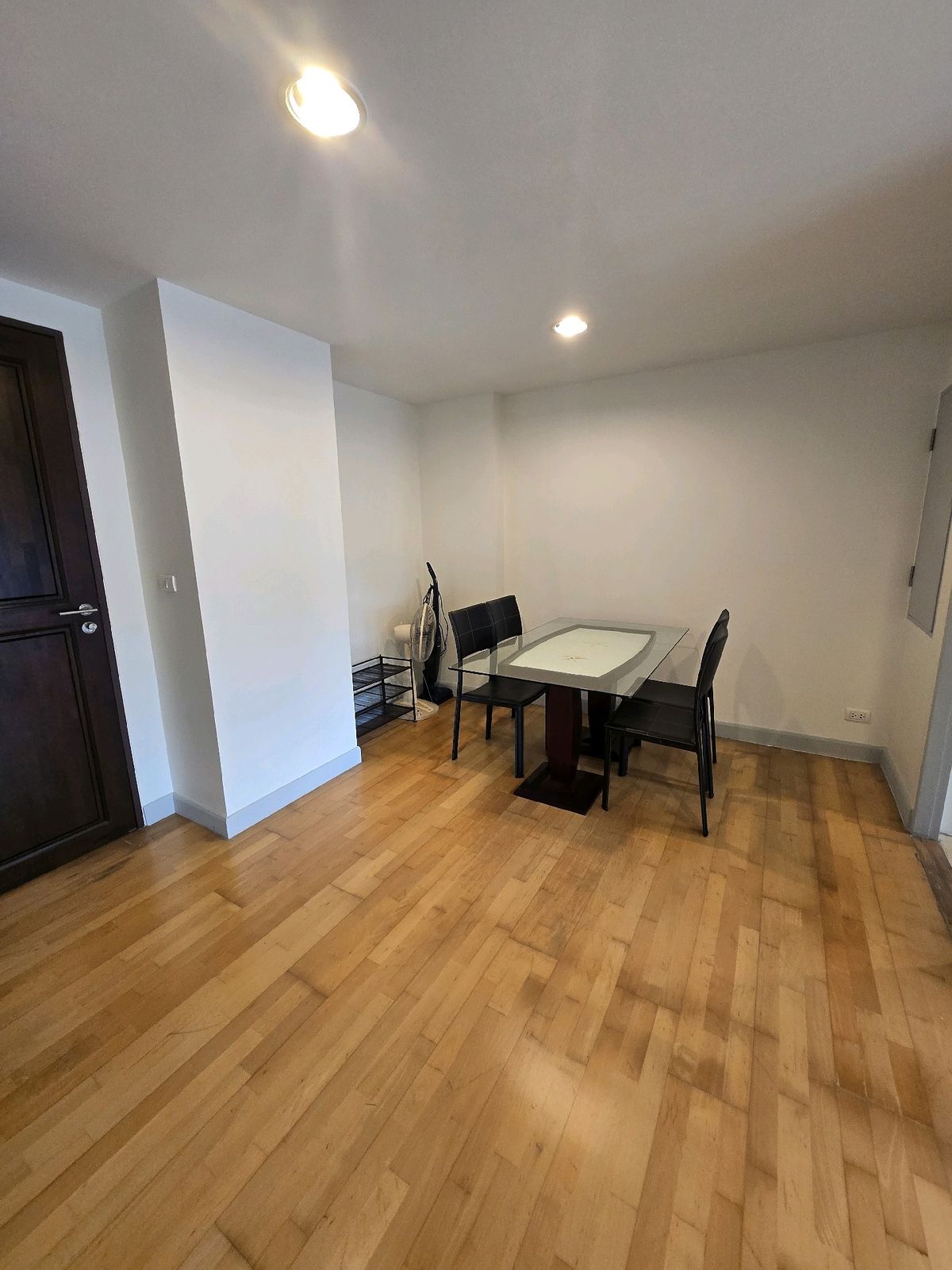For SaleCondoWongwianyai, Charoennakor : Condo for sale at The Fine at River Charoen Nakhon- Khlong San, Bangkok, 2 bedrooms, 1 bathroom, living room, dining room, with a separate kitchen, 61 sq.m., beautiful room, good condition ready to move in. 