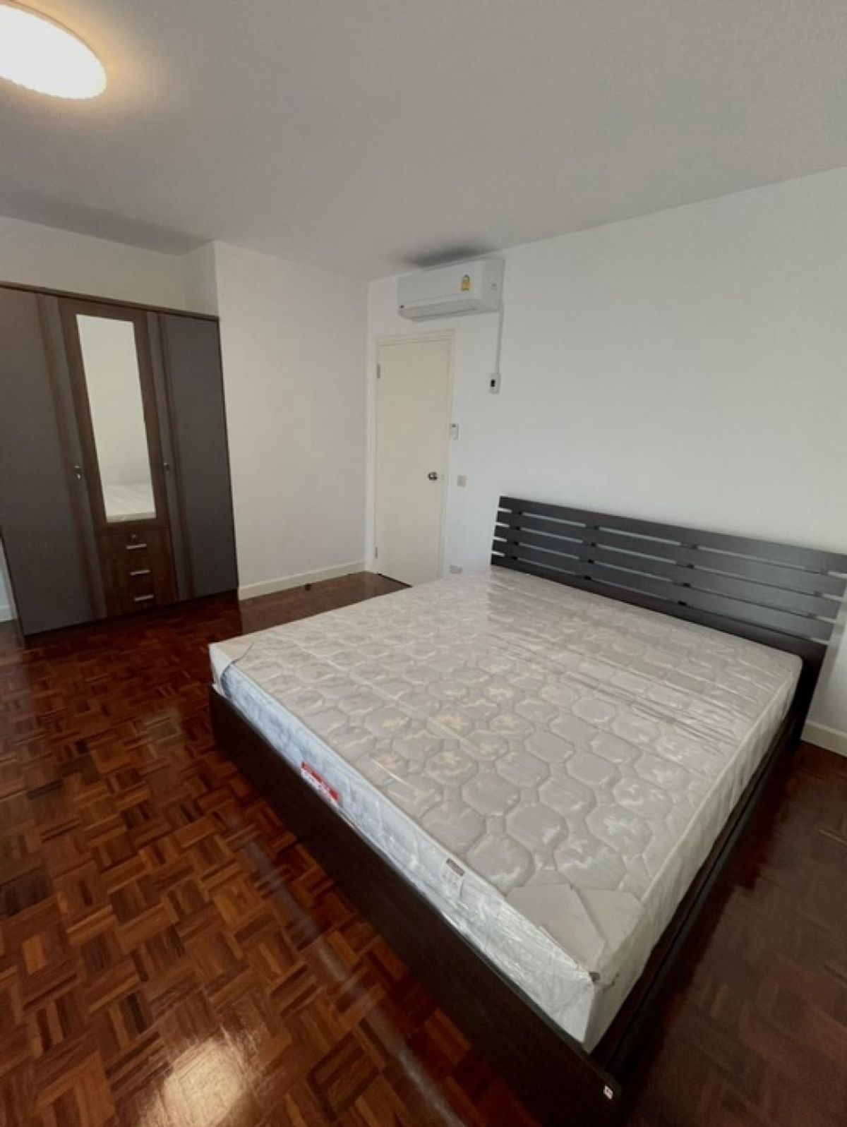 For RentCondoChaengwatana, Muangthong : T3230468 Riviera 2 Condominium Muang Thong Thani 90 sq.m., 17th floor, Riviera Building 2