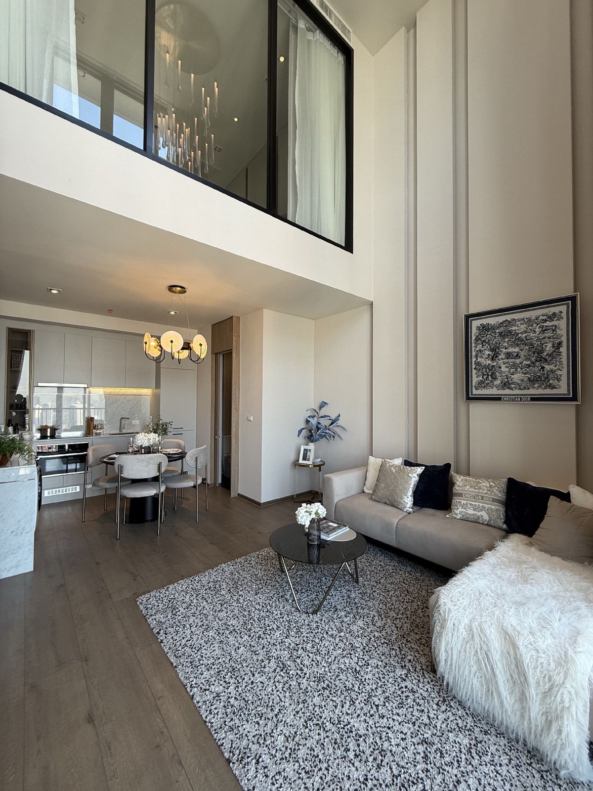 ขายคอนโดสุขุมวิท อโศก ทองหล่อ : Duplex 19.59 MB. Located in Phromgphong