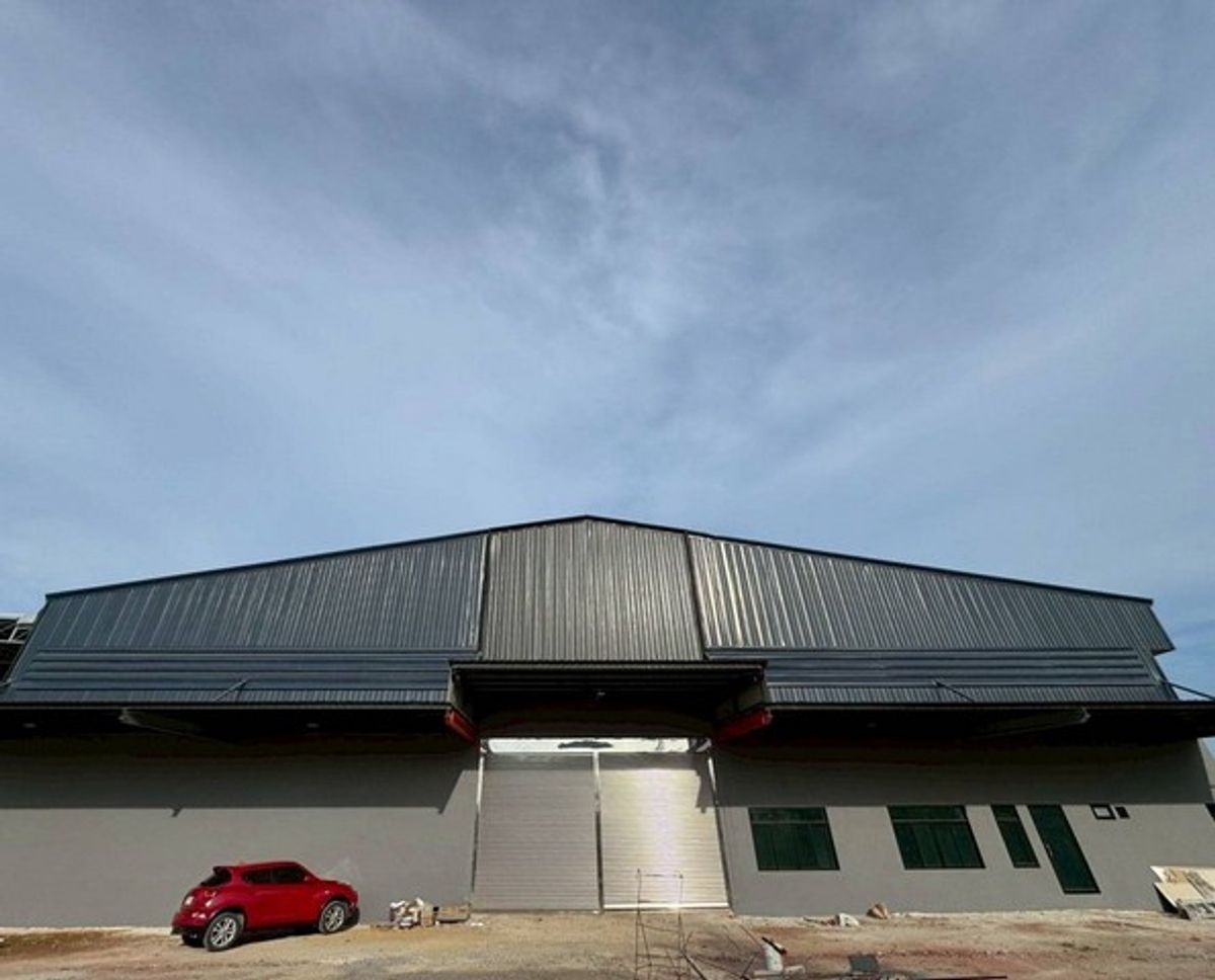 For RentWarehouseMahachai Samut Sakhon : Code C6763, rent a warehouse with an office on an area of ​​7 rai, near the economy 1 road, Krathum Baen, Samut Sakhon.