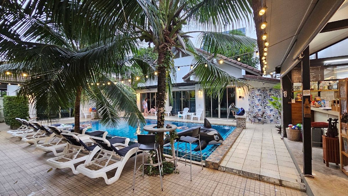 For SalePhuket : Selling premium pool villas Ready to continue management near the airport-Beach Nai Yang, good income. Customers are tight, stay throughout the year. Price 70 million with title deeds.