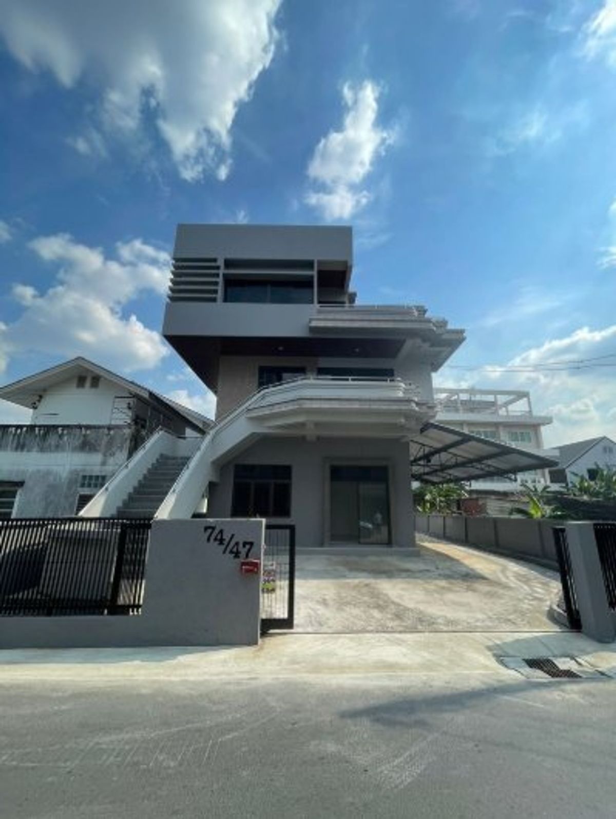 ขายบ้านเกษตร นวมินทร์ ลาดปลาเค้า : ขายบ้านเดี่ยว 3 ชั้น เนื้อที่ 97 ตรว. ถนนนวมินทร์ 85 แขวงนวมินทร์ เขตบึงกุ่ม ใกล้ทางด่วนรามอินทรา-อาจณรงค์ ,ถนนกาญจนาพิเษก,รถไฟฟ้าสายสีชมพู,รถไฟฟ้าสายสีเหลือง,สนามบินดอนเมือง