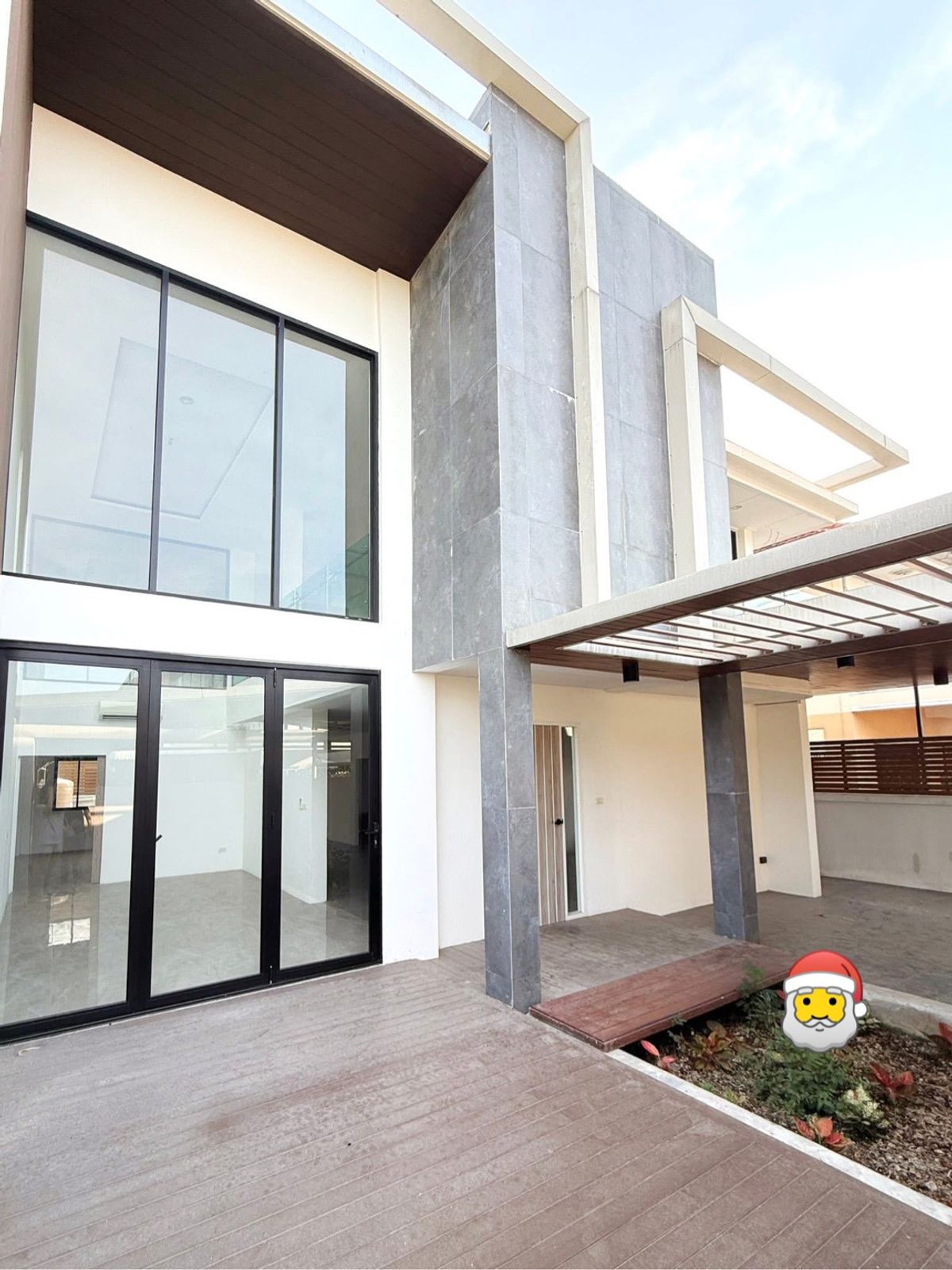 For RentHouseRathburana, Suksawat : 🔥 Condo for rent HQ Thonglor by sansiri, 14th floor, beautiful view, complete with‼ ️📍 located between Thonglor Soi 6 and Soi 8 (Sukhumvit 55) #Accepting foreigners 💰 Rental price only 35,000 baht/month (long -term contract)