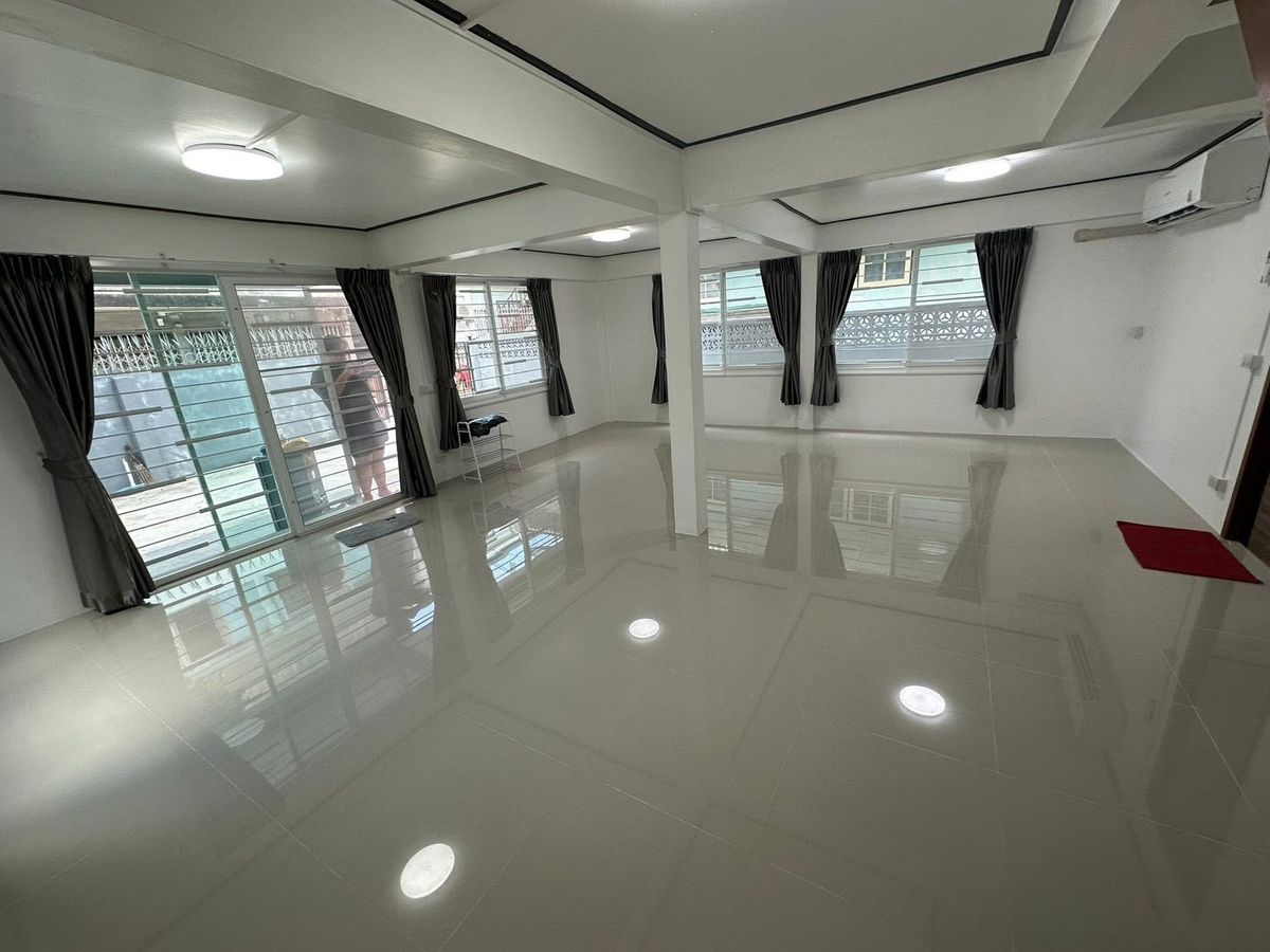 For RentHouseRama9, Petchburi, RCA : M1032 Single House For Rent Soi Saeng Uthai Thip