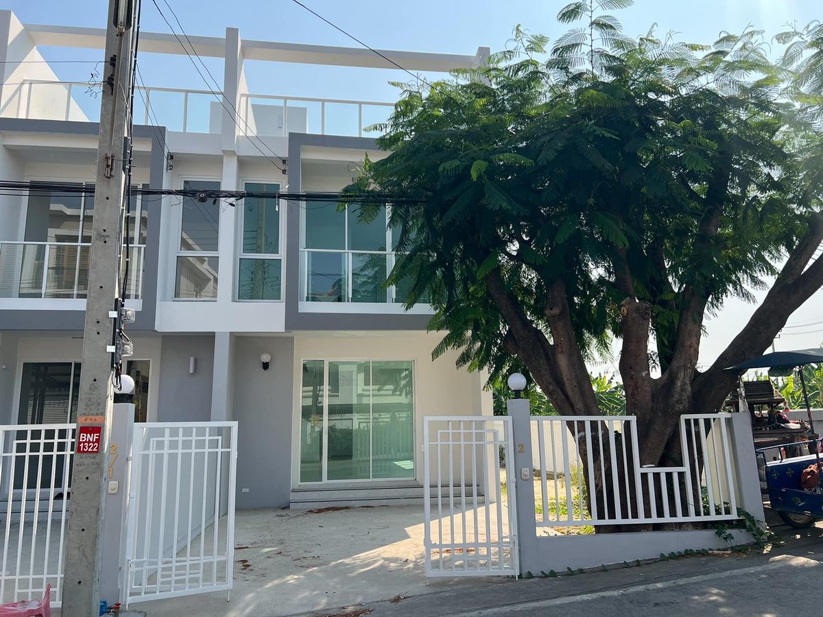 ขายทาวน์โฮมลาดกระบัง สุวรรณภูมิ : วรานิช เอสเตท สวนหลวง ร.9 / 2 ห้องนอน (ขาย), Waranit Estate Suan Luang Rama 9 / 2 Bedrooms (FOR SALE) FON067