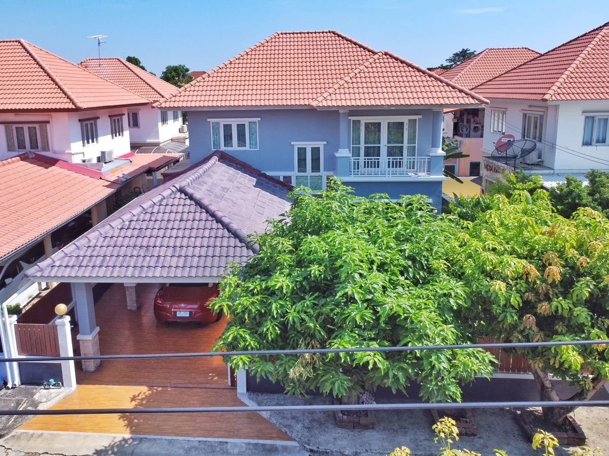For SaleHouseNonthaburi, Bang Yai, Bangbuathong : Selling a detached house, Sirikarn Bang Yai-West Gate 60 sq.w., canal, road, near the garden, beautiful house, ready to move in. Near Central Westgate