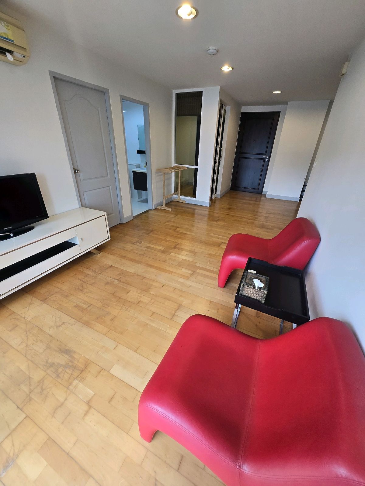 For SaleCondoWongwianyai, Charoennakor : Condo for sale at The Fine at River Charoen Nakhon- Khlong San, Bangkok, 2 bedrooms, 1 bathroom, living room, dining room, with a separate kitchen, 61 sq.m., beautiful room, good condition ready to move in. 