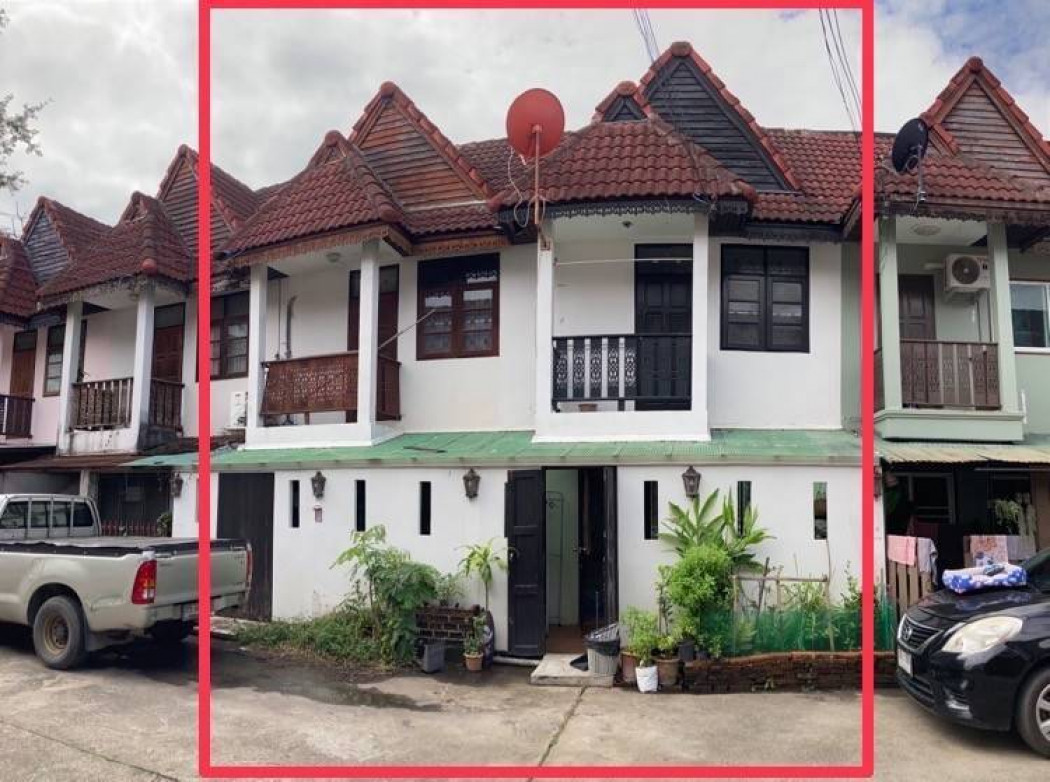 For SaleTownhomeChiang Mai : For sale: Buakrok Village, Chiang Mai, 2 floors, 13 sq m, 1 or 2 houses for sale