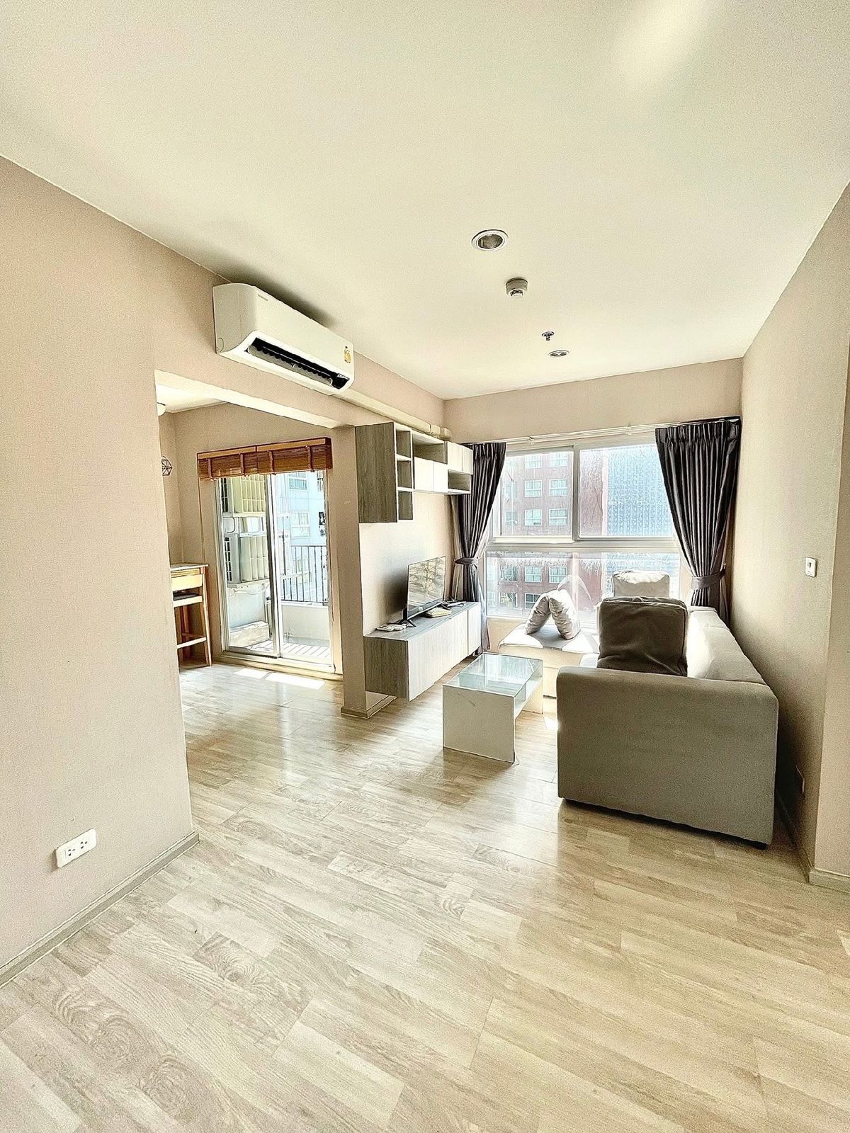 For RentCondoRama9, Petchburi, RCA : 🩷🔰 Rent /sell with 5 June 68. Interested in Line @900CQQHK, rented a condo. Plum Condo Ramkhamhaeng, near the Airport Ramkhamhaeng Airport 250 m. ♦ ️2 Bedroom 2 bathrooms, 1 living room, 1 kitchen ♦ ️ Area 46 sq.m.