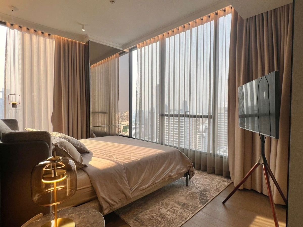 For RentCondoSukhumvit, Asoke, Thonglor : Celes Asoke Condo is convenient to travel near the BTS train. Ready to stay immediately  