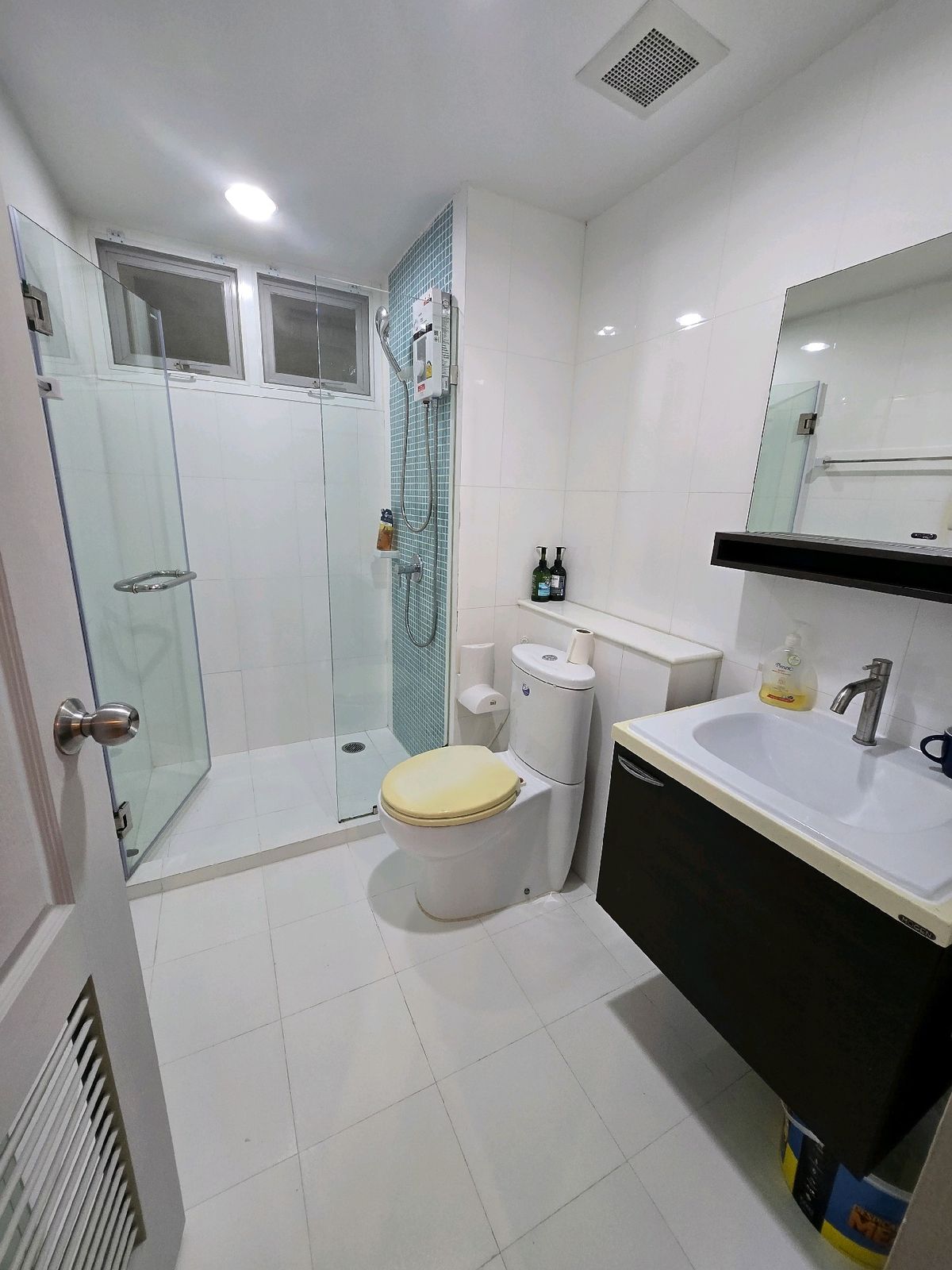 For SaleCondoWongwianyai, Charoennakor : Condo for sale at The Fine at River Charoen Nakhon- Khlong San, Bangkok, 2 bedrooms, 1 bathroom, living room, dining room, with a separate kitchen, 61 sq.m., beautiful room, good condition ready to move in. 