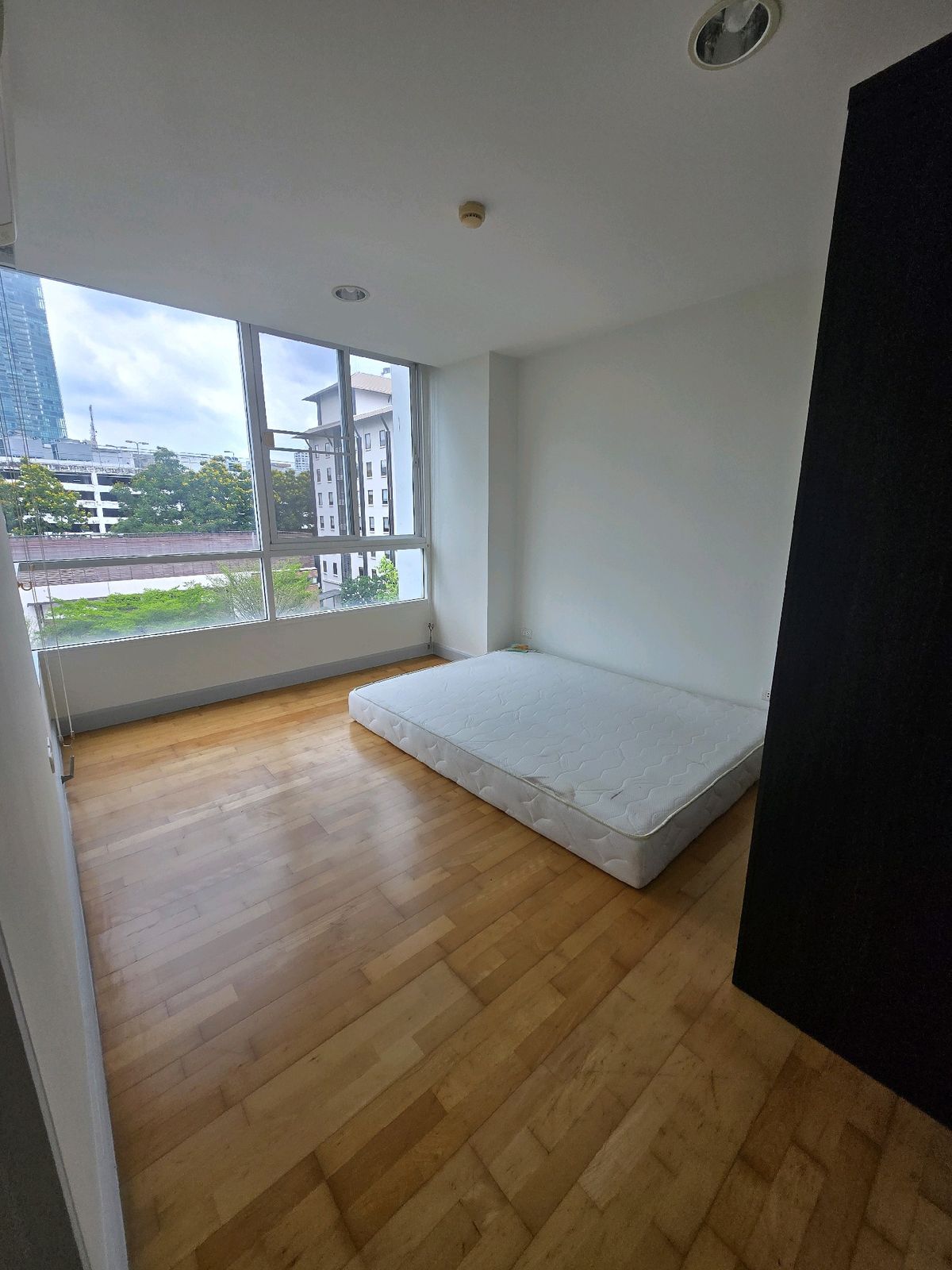 For SaleCondoWongwianyai, Charoennakor : Condo for sale at The Fine at River Charoen Nakhon- Khlong San, Bangkok, 2 bedrooms, 1 bathroom, living room, dining room, with a separate kitchen, 61 sq.m., beautiful room, good condition ready to move in. 