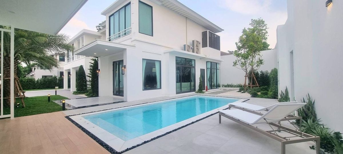 For RentHouseLadkrabang, Suwannaphum Airport : Rent Luxury Perfect Masterpiece Sukhumvit 77 with 6 private pools near Robinson Lat Krabang.