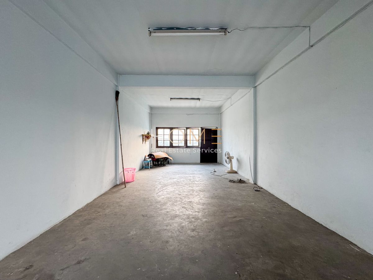 For SaleShop HouseRama5, Ratchapruek, Bangkruai : Commercial buildings on the main road, Pathum Samphan / 4.5 layers (sell), Commercial Building on the Main Road Pathum sampharan / 4.5 Floors (For Sale) Cof674