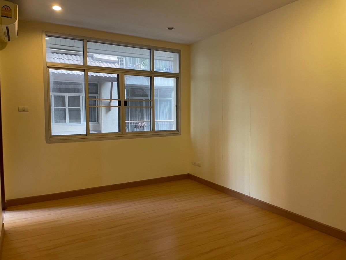 ขายคอนโดรัชดา ห้วยขวาง : รหัสทรัพย์ Som0909 ขาย Baan Klang Krung Resort
