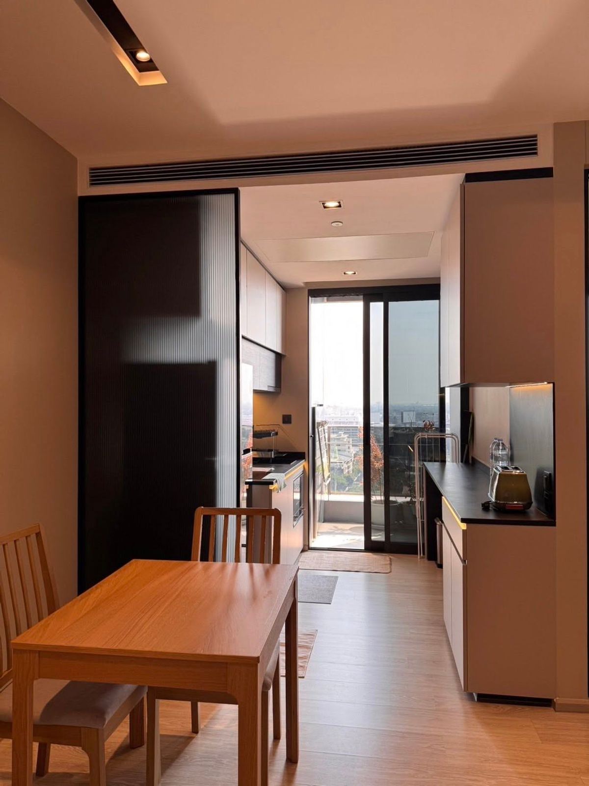 ให้เช่าคอนโดสุขุมวิท อโศก ทองหล่อ : ให้เช่า The Room Sukhumvit 38 ราคา 34,000 บาท [NCr250419]