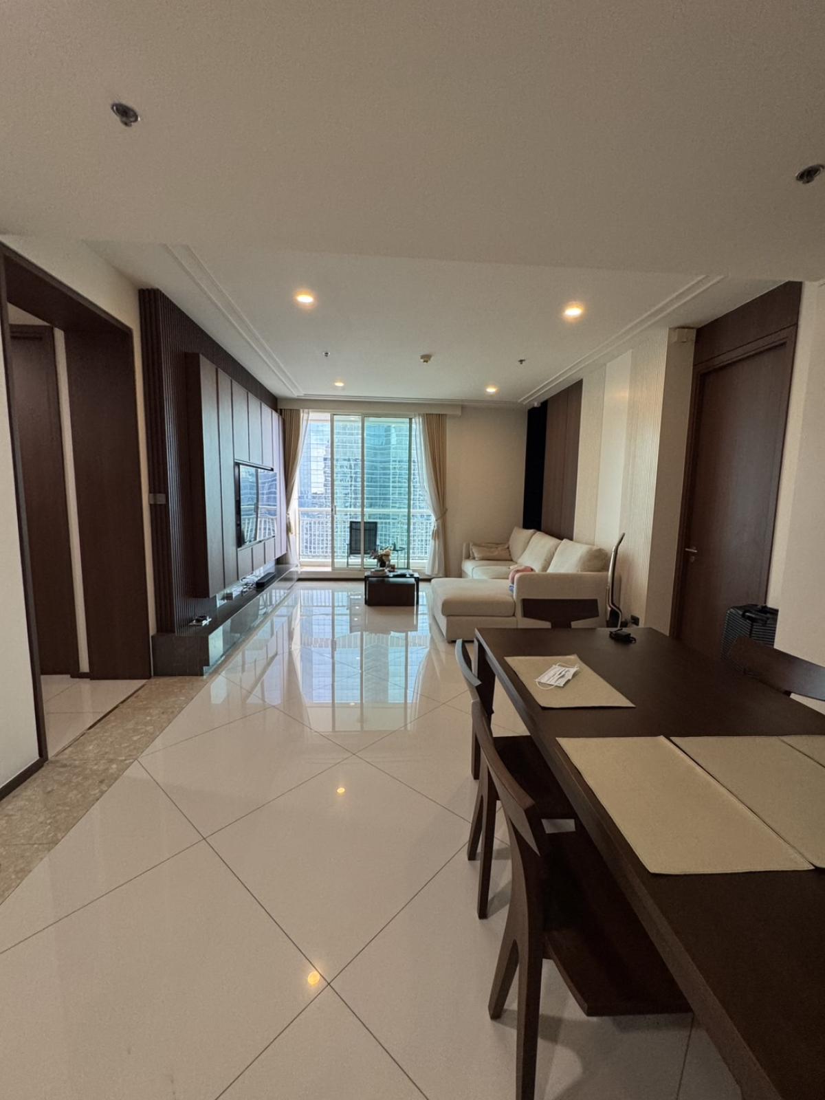 For SaleCondoSathorn, Narathiwat : 03/04/2026, Outstanding condo with 3 bathrooms ready to move in at the heart of Silom!
The Empire Place near BTS Chong Nonsi priced at 21 million. 0642748883