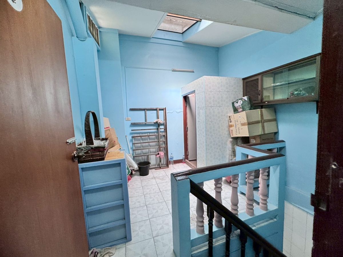 ขายอาคารพาณิชย์สีลม ศาลาแดง บางรัก : ขายตึกแถว ซอยจินดาถวิล แขวงมหาพฤฒาราม บางรัก ทำเลดีใกล้บรรทัดทอง (N.1598)