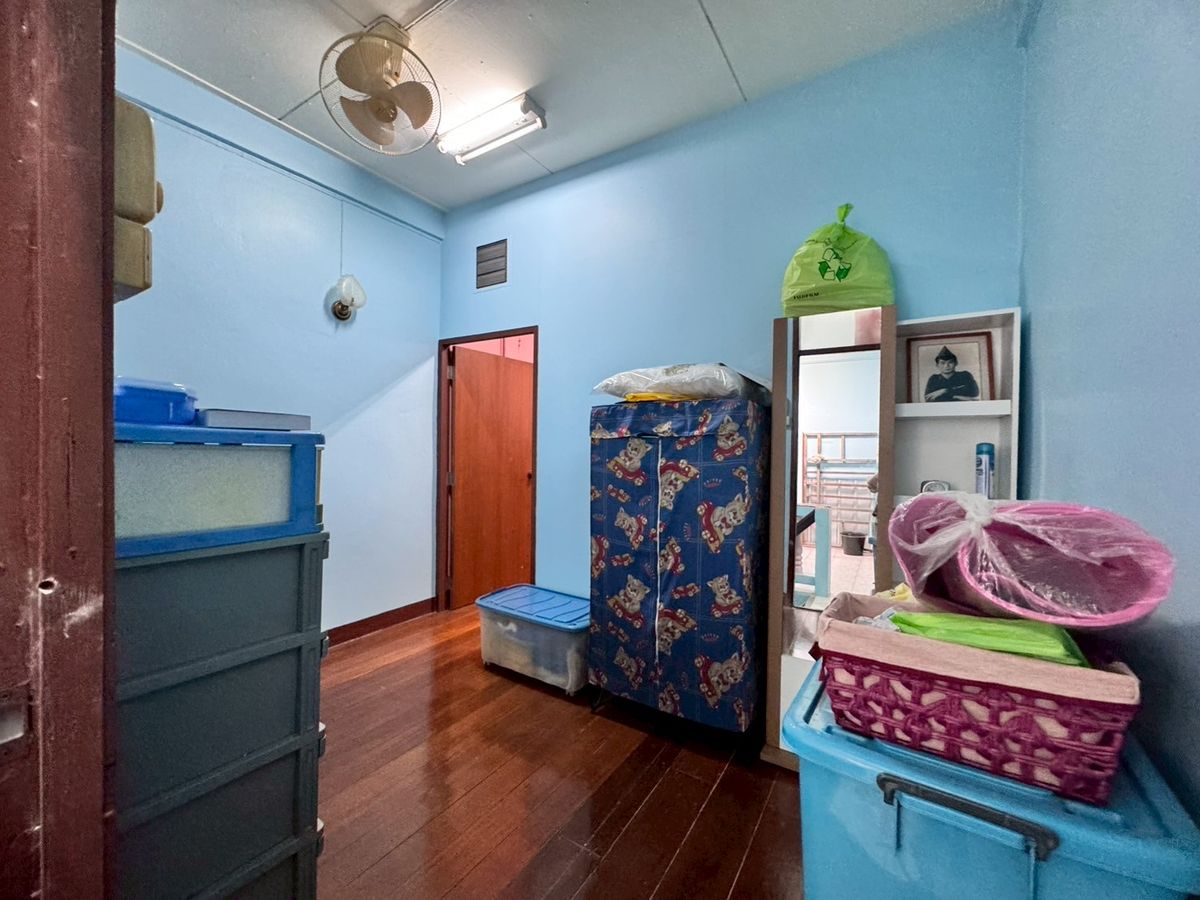 ขายอาคารพาณิชย์สีลม ศาลาแดง บางรัก : ขายตึกแถว ซอยจินดาถวิล แขวงมหาพฤฒาราม บางรัก ทำเลดีใกล้บรรทัดทอง (N.1598)