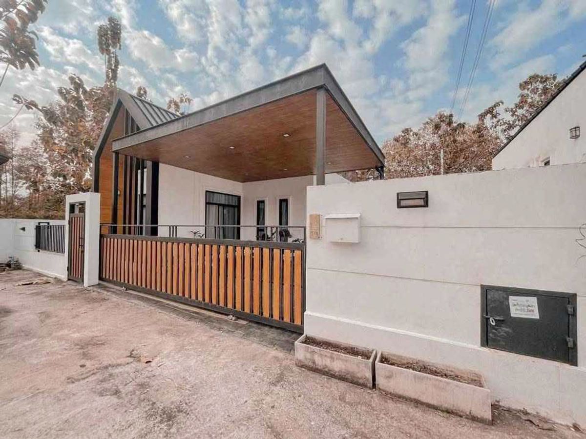 For RentHouseChiang Mai : House for rent 15,000 baht per month, near Mae Jo University, only 10 minutes. No.11H555