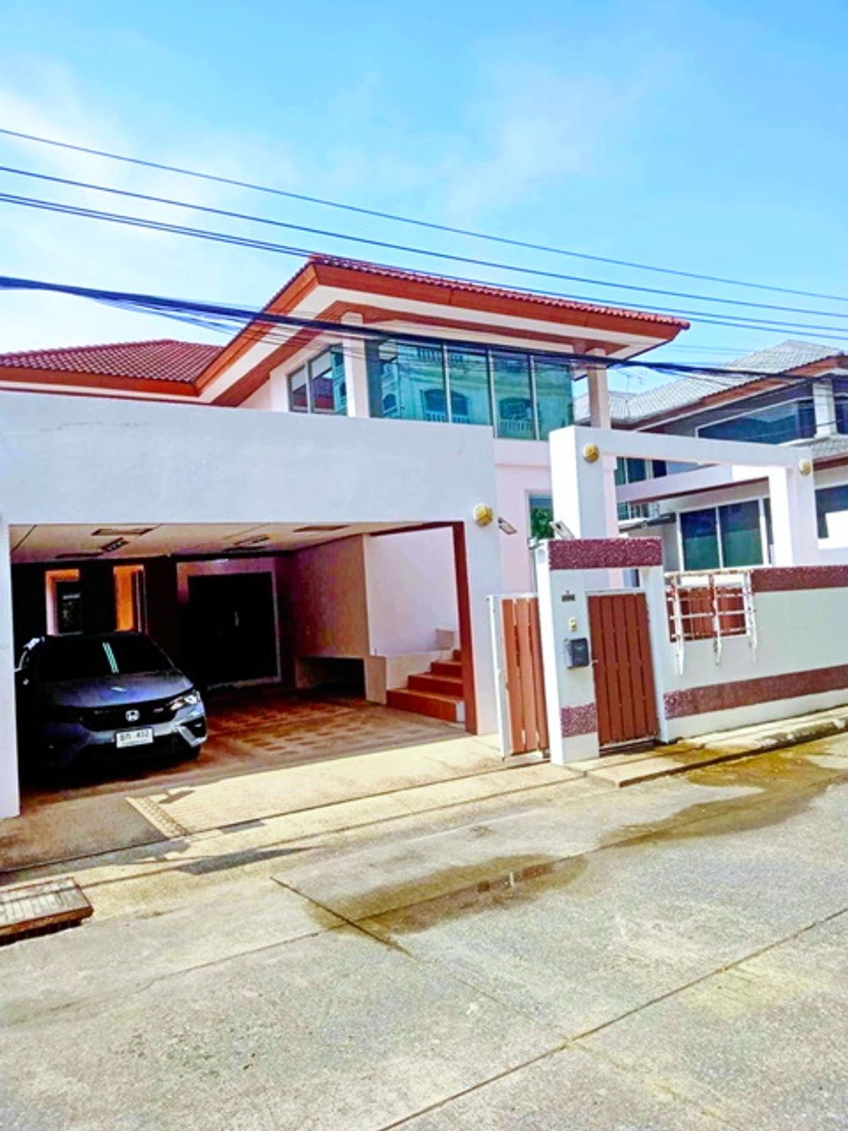 For RentHouseOnnut, Udomsuk : Soi Onnut 40-48 for rent, 2 storey house 102 sq.w. 3-4 sleep 302 sq.m. Vissedom 101 2.4 km. MRT Sri Nuch 1.9 km International Stamp Ford 5.4 km.