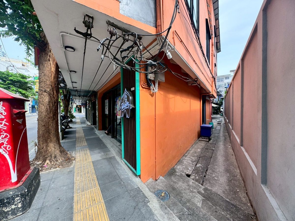 ขายอาคารพาณิชย์สีลม ศาลาแดง บางรัก : ขายตึกแถว ซอยจินดาถวิล แขวงมหาพฤฒาราม บางรัก ทำเลดีใกล้บรรทัดทอง (N.1598)