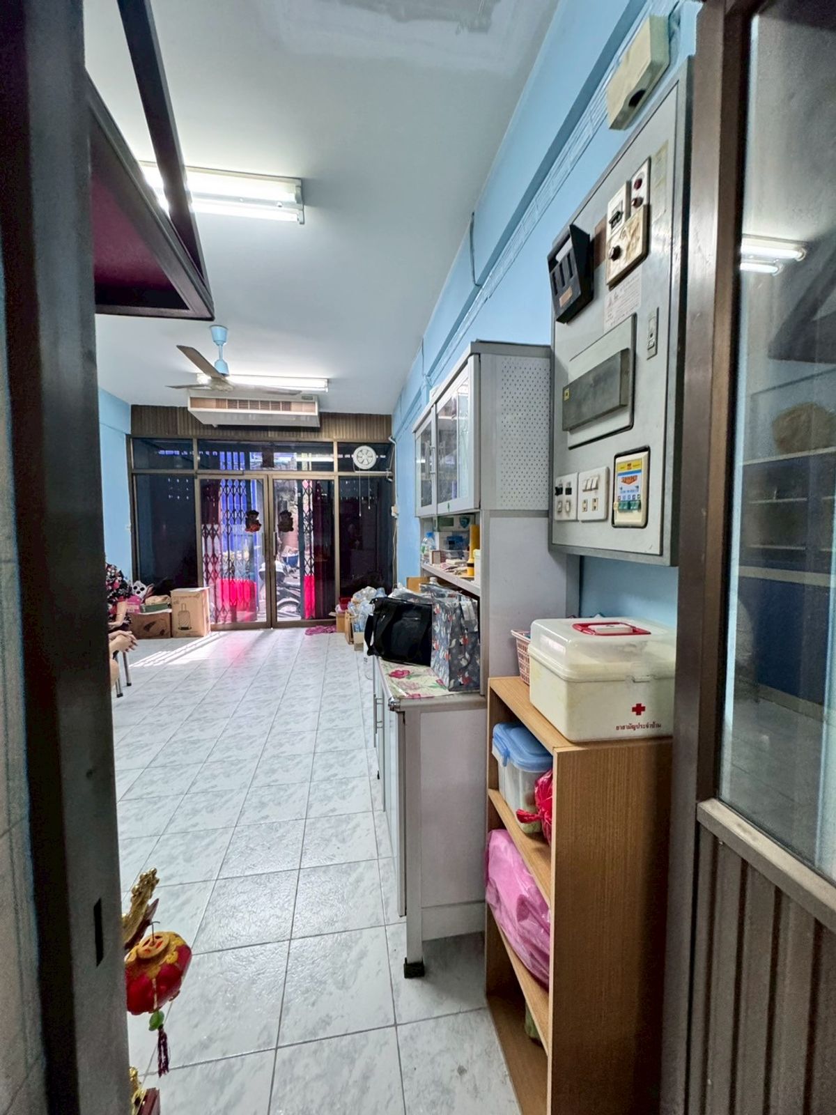 ขายอาคารพาณิชย์สีลม ศาลาแดง บางรัก : ขายตึกแถว ซอยจินดาถวิล แขวงมหาพฤฒาราม บางรัก ทำเลดีใกล้บรรทัดทอง (N.1598)