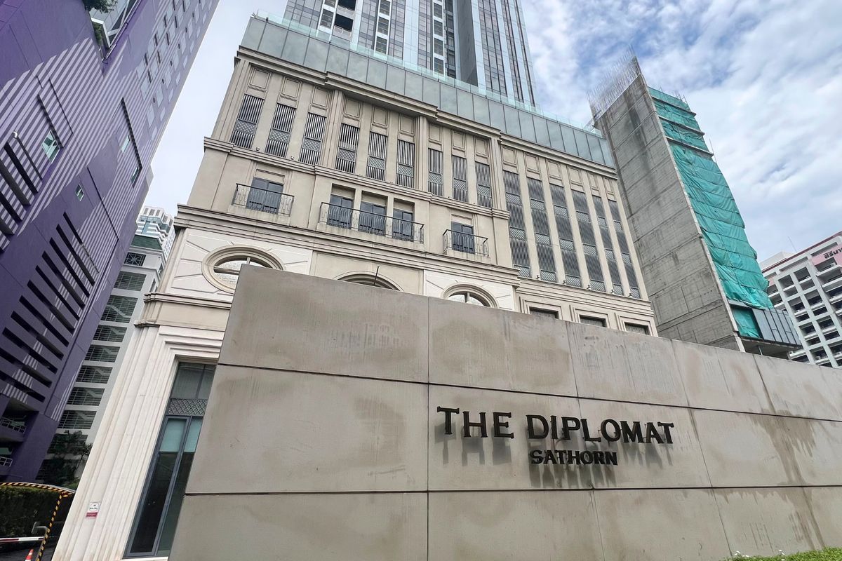 ขายคอนโดสาทร นราธิวาส : คอนโดมิเนียมสุดหรู The Diplomat Sathorn