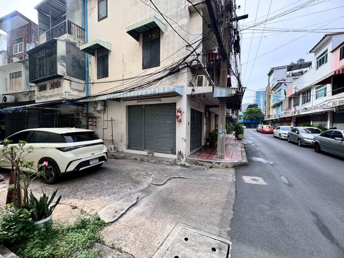 ขายอาคารพาณิชย์สีลม ศาลาแดง บางรัก : ขายตึกแถว ซอยจินดาถวิล แขวงมหาพฤฒาราม บางรัก ทำเลดีใกล้บรรทัดทอง (N.1598)