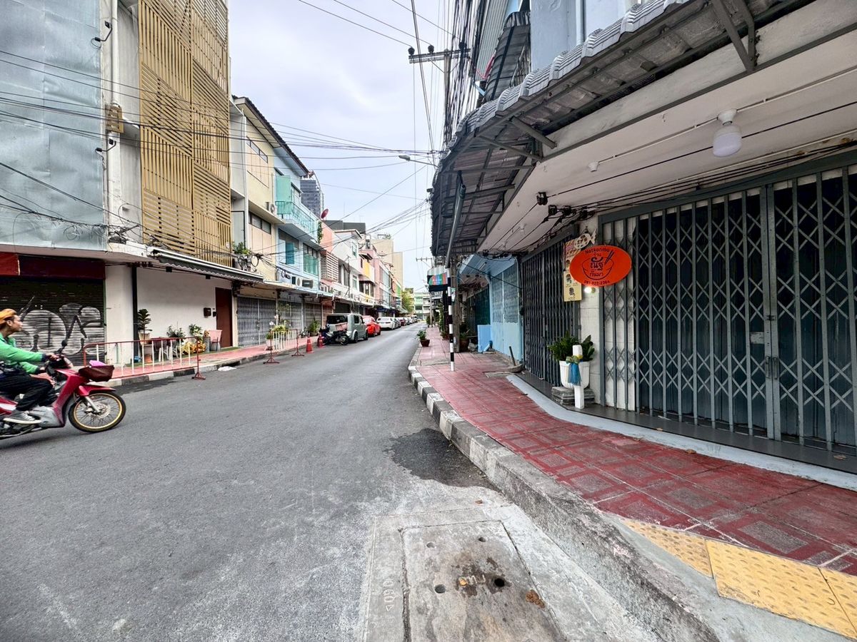 ขายอาคารพาณิชย์สีลม ศาลาแดง บางรัก : ขายตึกแถว ซอยจินดาถวิล แขวงมหาพฤฒาราม บางรัก ทำเลดีใกล้บรรทัดทอง (N.1598)