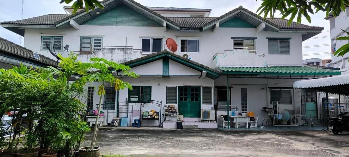 For SaleHouseRama 8, Samsen, Ratchawat : Land with Two Houses for Sale in Dusit area on Half-Rai Plot Ideal for Investment or Commercial Use