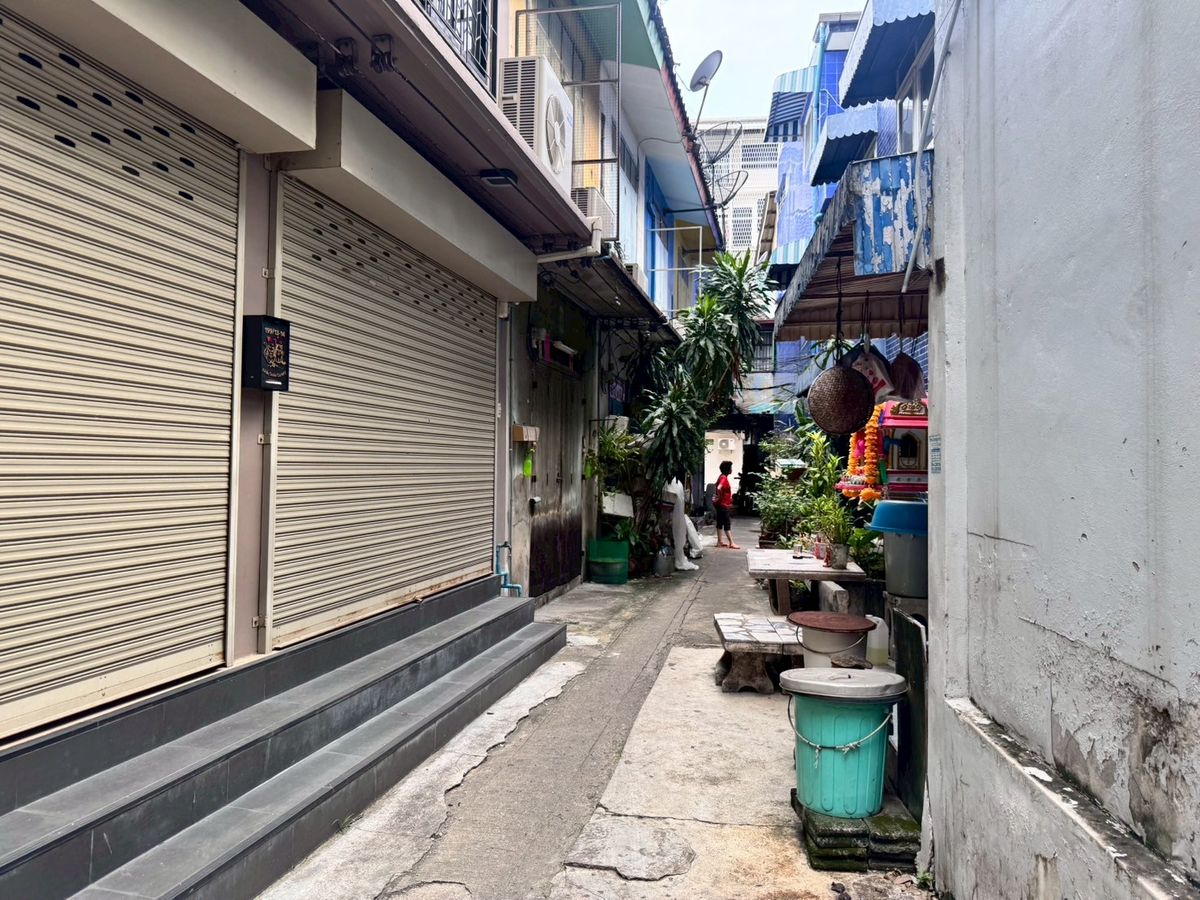 ขายอาคารพาณิชย์สีลม ศาลาแดง บางรัก : ขายตึกแถว ซอยจินดาถวิล แขวงมหาพฤฒาราม บางรัก ทำเลดีใกล้บรรทัดทอง (N.1598)